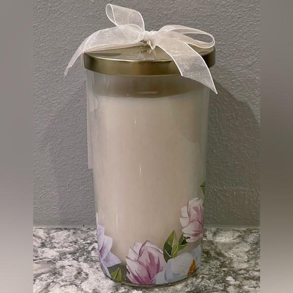 Pier 1 Magnolia Blooms Candle - Picture 4 of 9